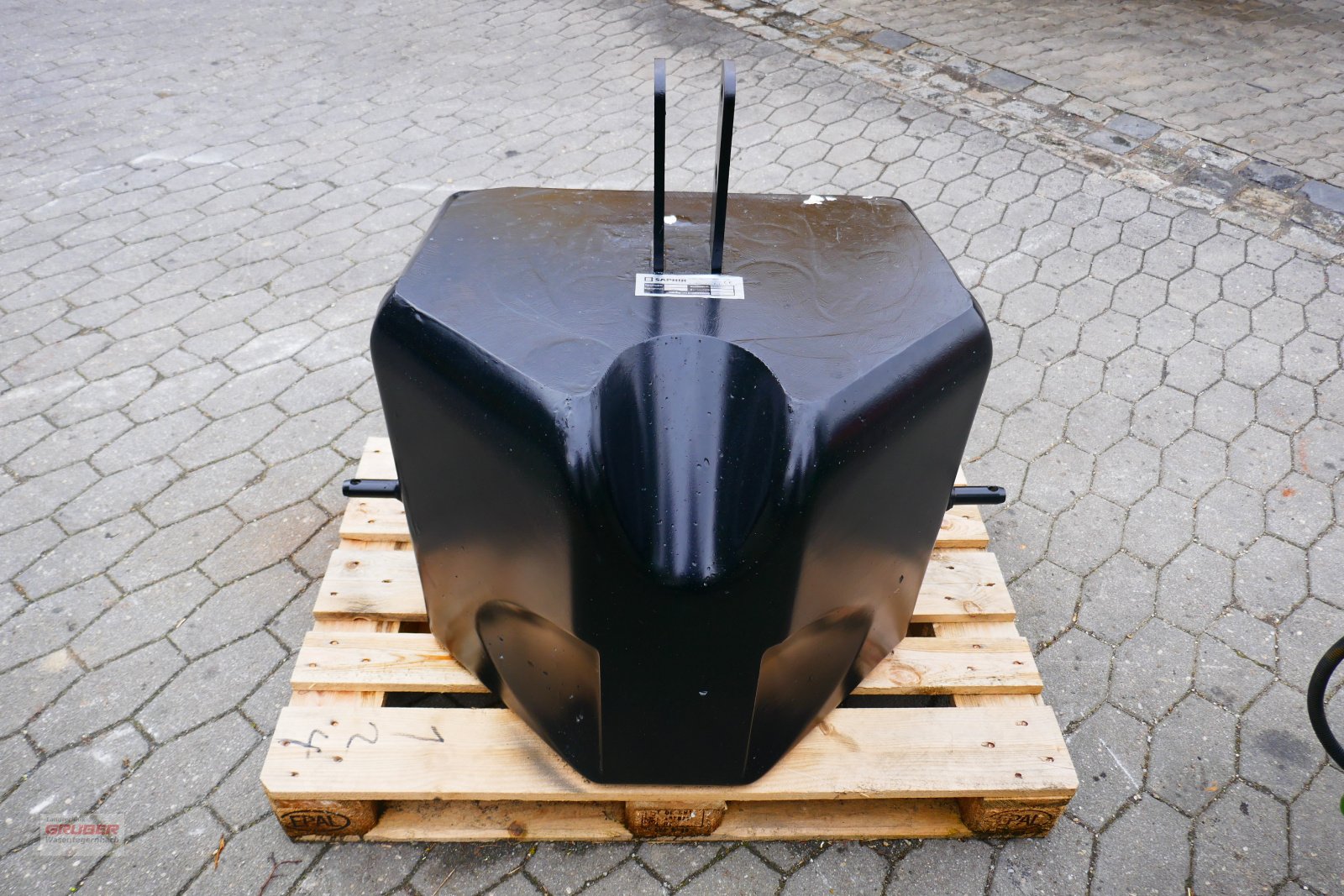 Frontgewicht des Typs Saphir Stahlbetongewicht Standard 600 kg, Neumaschine in Dorfen (Bild 3)