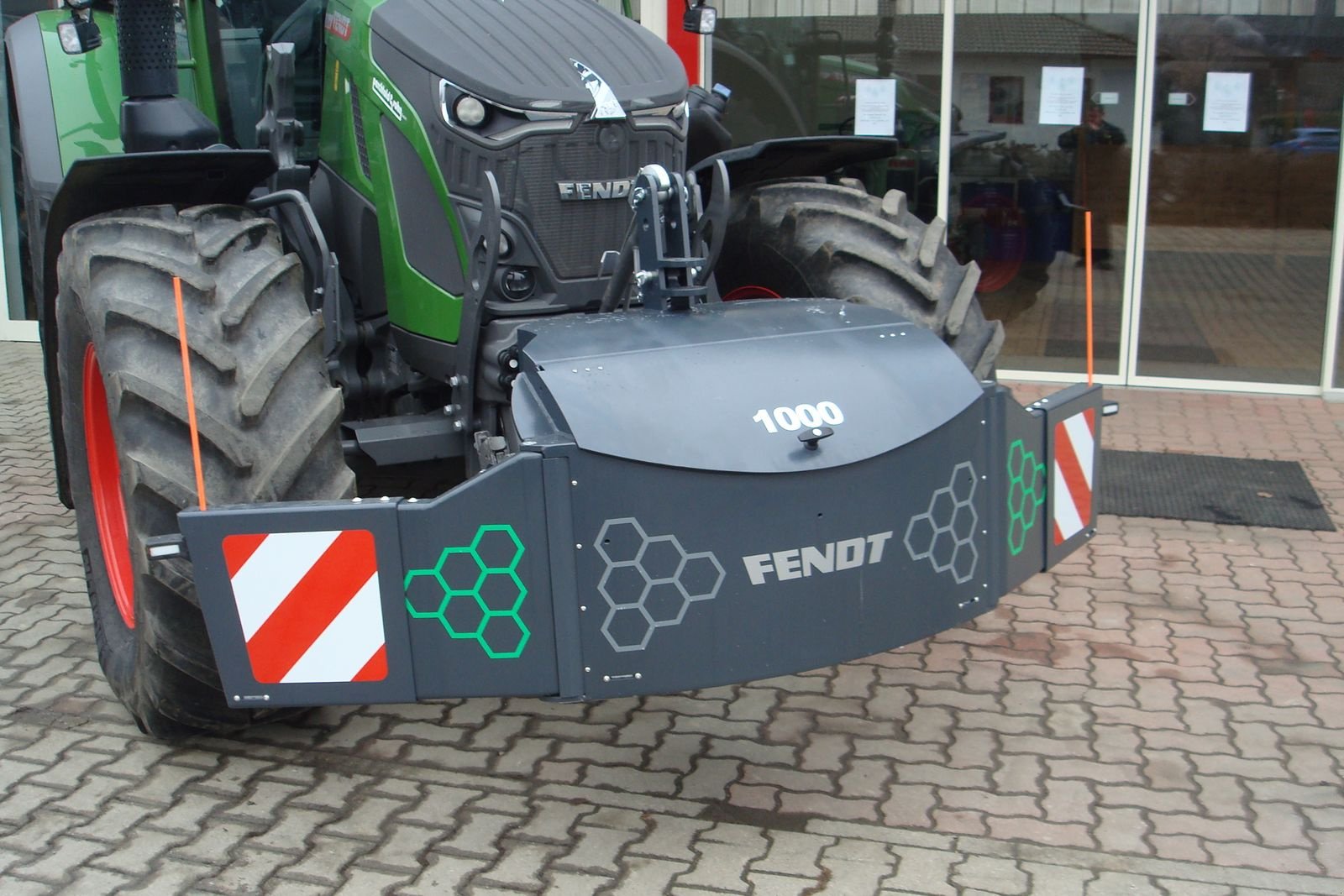 Frontgewicht Türe ait Sonstige Frontgewicht 1000 kg mit Stoßstange und Werkzeug, Neumaschine içinde Judenburg (resim 1)