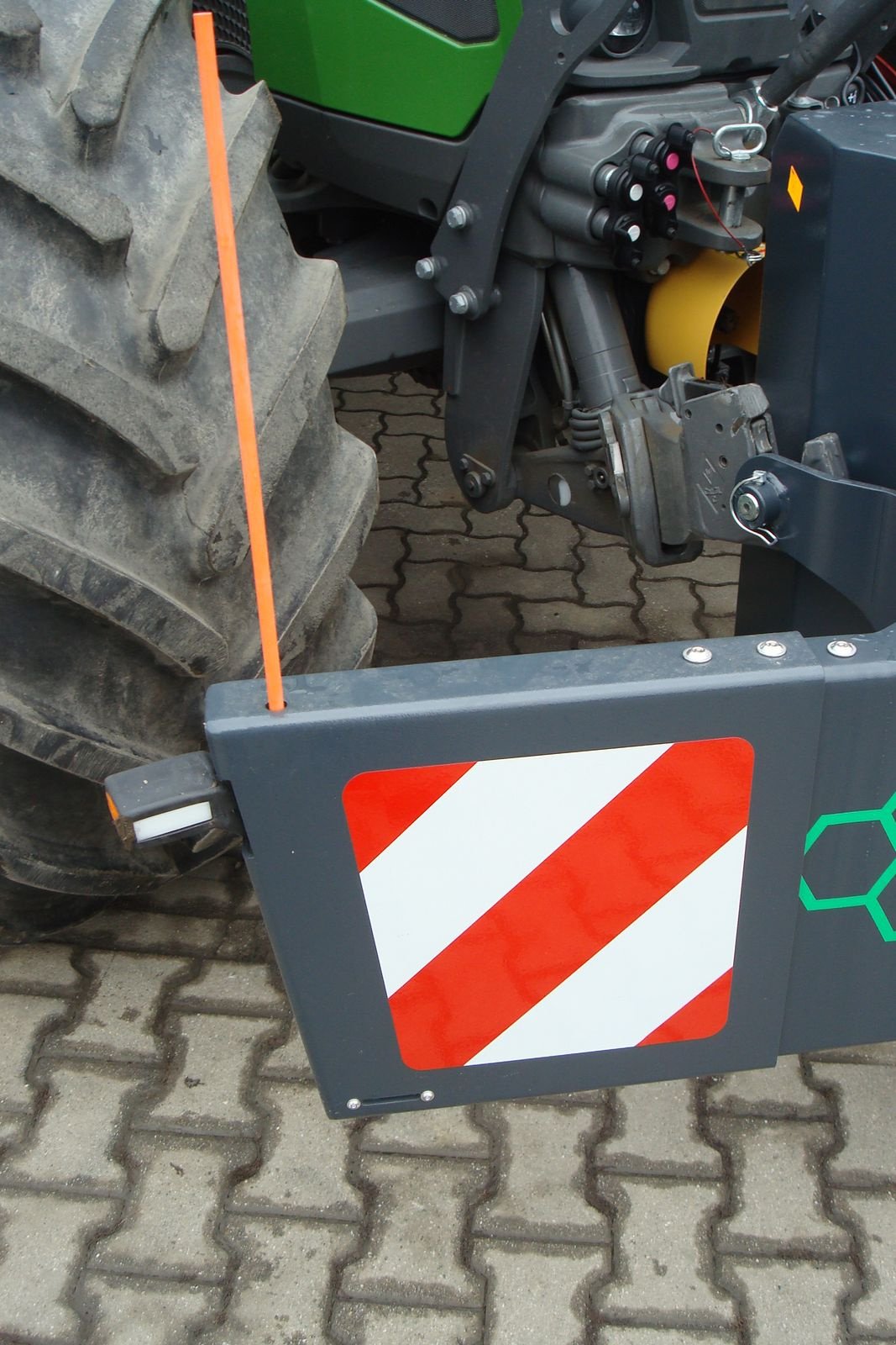 Frontgewicht Türe ait Sonstige Frontgewicht 1000 kg mit Stoßstange und Werkzeug, Neumaschine içinde Judenburg (resim 2)