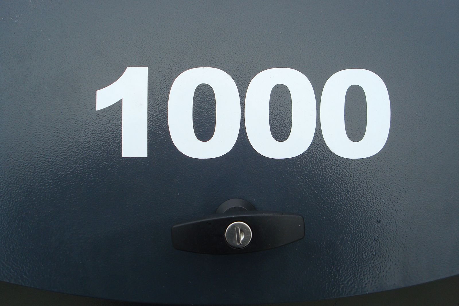 Frontgewicht Türe ait Sonstige Frontgewicht 1000 kg mit Stoßstange und Werkzeug, Neumaschine içinde Judenburg (resim 5)