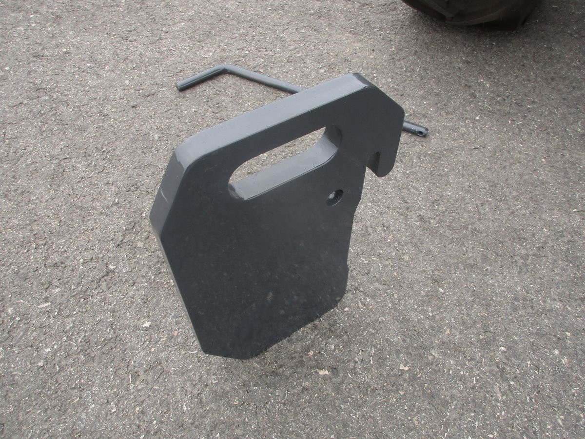 Frontgewicht of the type Sonstige Frontgewichtstafeln mit Anbaubock, Neumaschine in NATTERNBACH (Picture 7)