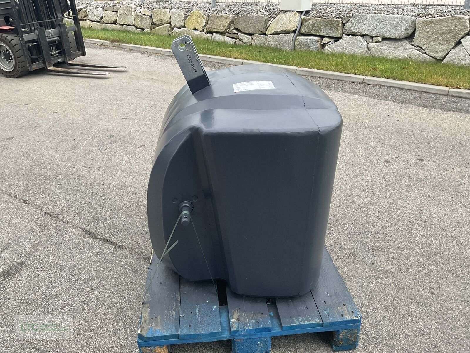 Frontgewicht des Typs Sonstige GMC 1000 KG Stahlbetongewicht, Neumaschine in Redlham (Bild 7)