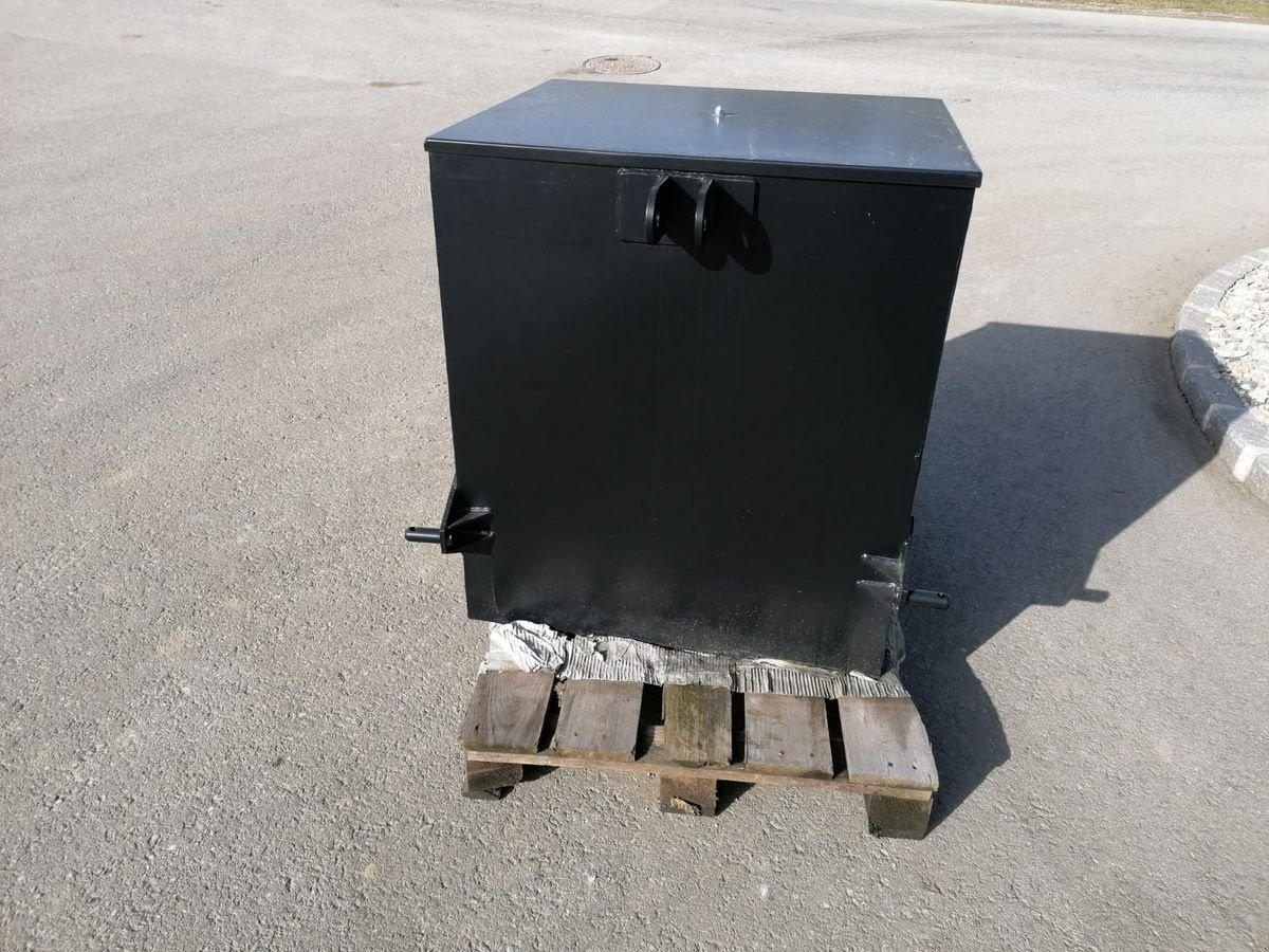 Frontgewicht of the type Sonstige Pronar Frontgewicht-Behälter 1000 KG, Neumaschine in NATTERNBACH (Picture 2)