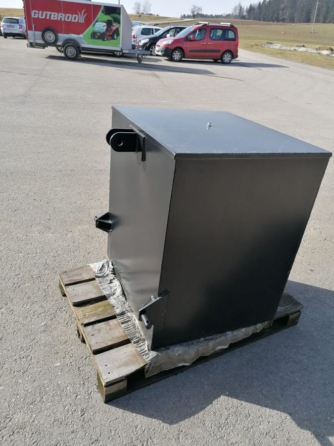 Frontgewicht of the type Sonstige Pronar Frontgewicht-Behälter 1000 KG, Neumaschine in NATTERNBACH (Picture 6)