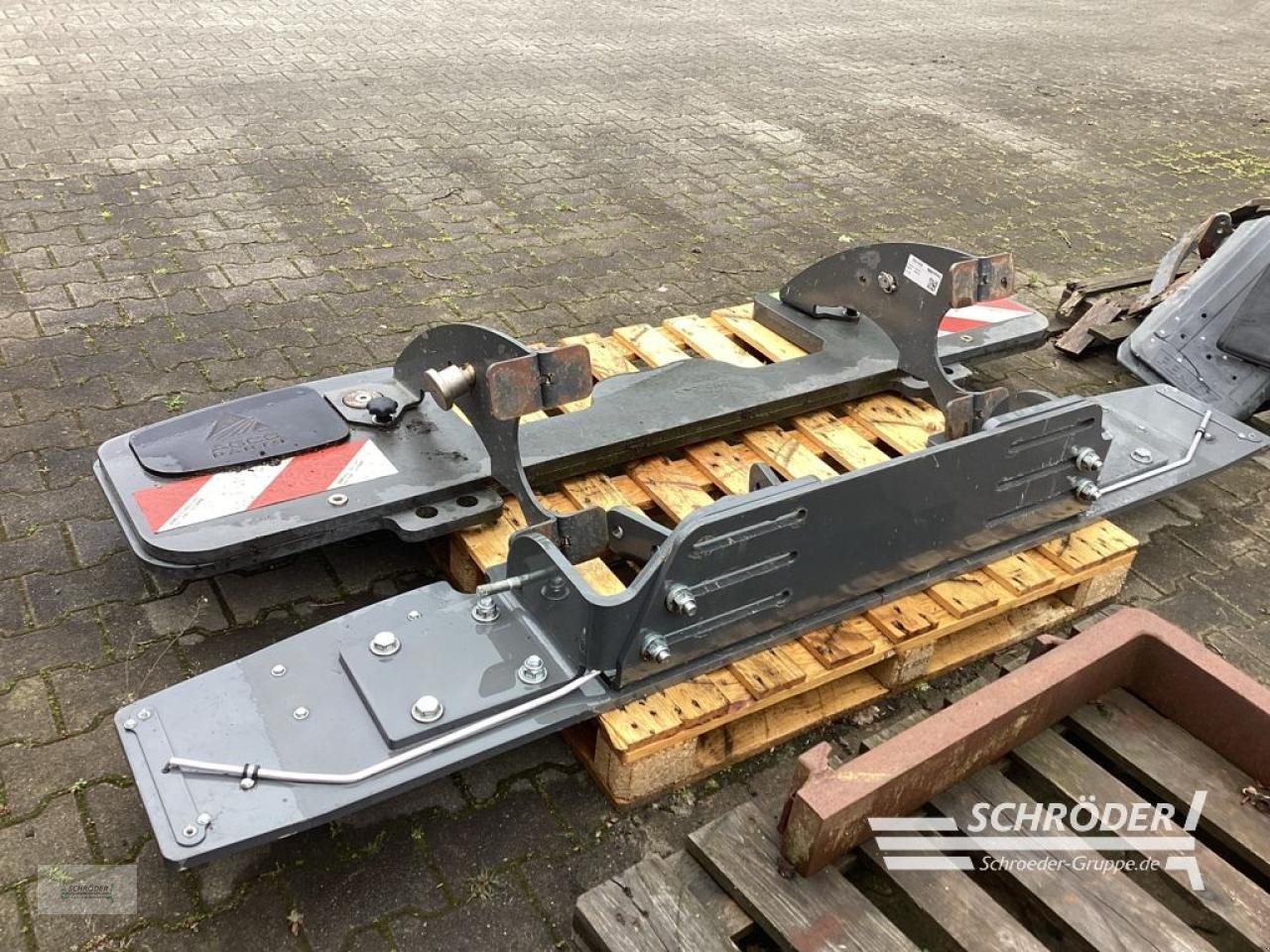 Frontgewicht Türe ait Sonstige TRACSAFE FRONTGEWICHT / UNTERFAHRSCHUTZ, Gebrauchtmaschine içinde Lastrup (resim 2)