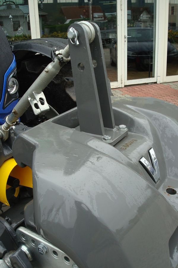 Frontgewicht of the type Sonstige Valtra 1200 kg Frontgewicht, Neumaschine in Judenburg (Picture 5)