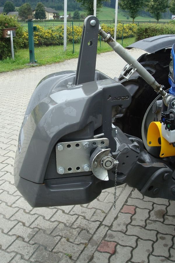 Frontgewicht of the type Sonstige Valtra 1200 kg Frontgewicht, Neumaschine in Judenburg (Picture 3)