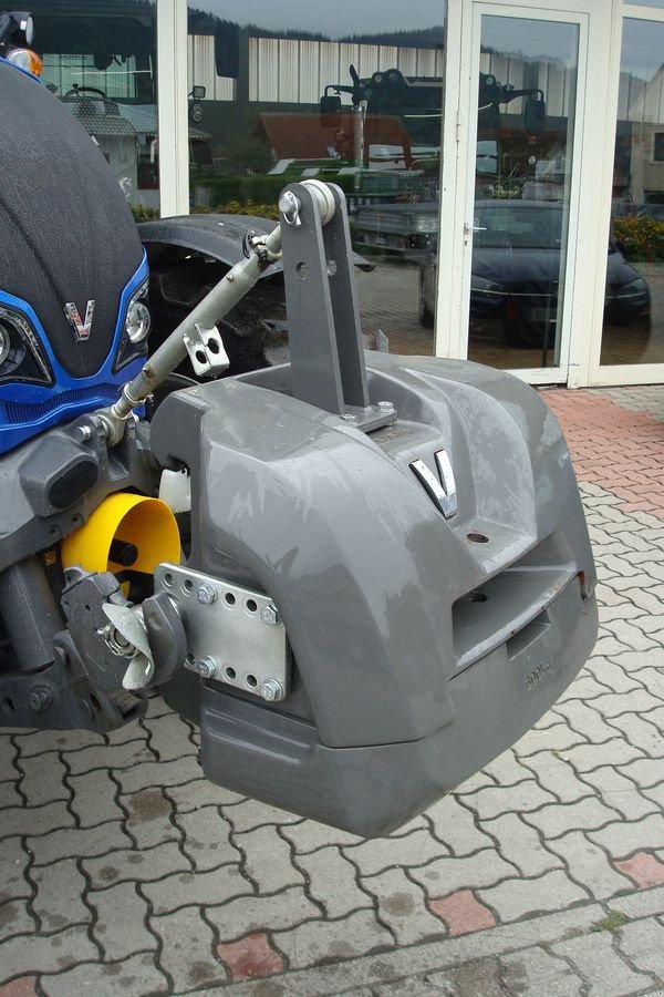 Frontgewicht of the type Sonstige Valtra 1200 kg Frontgewicht, Neumaschine in Judenburg (Picture 1)