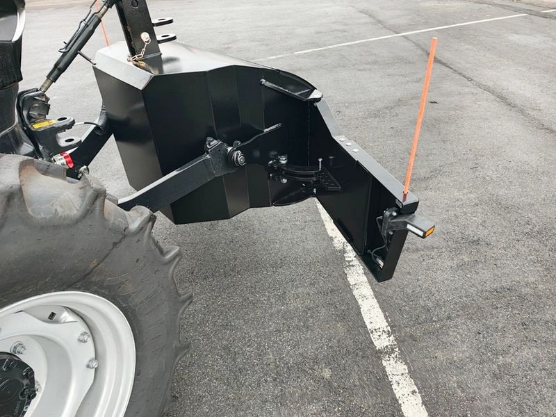 Frontgewicht van het type Stekro 1000 kg Frontgewicht mit Werkzeugkiste, Neumaschine in St. Marienkirchen (Foto 7)