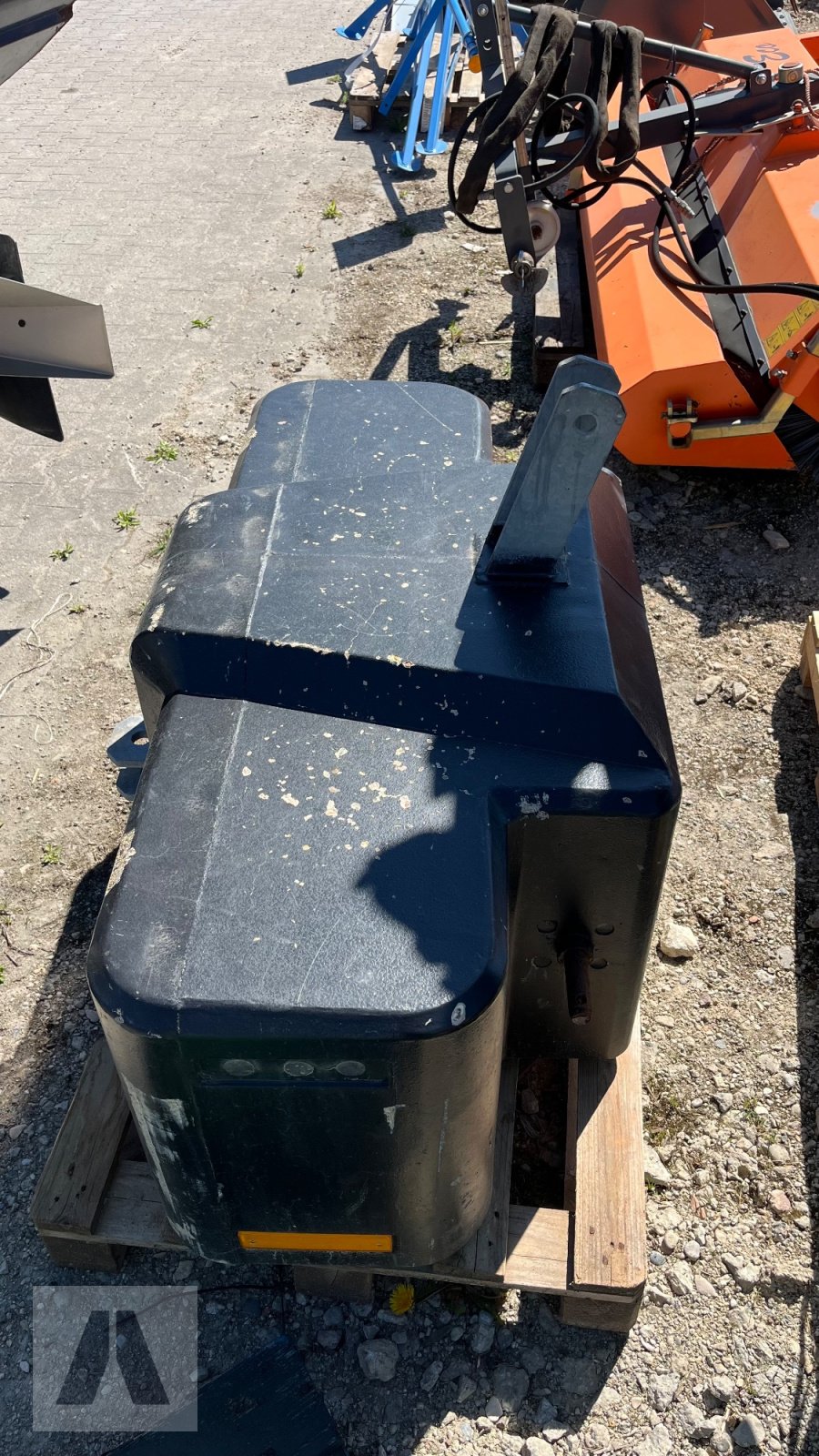 Frontgewicht of the type Suer 1000kg, Gebrauchtmaschine in Regensburg (Picture 3)