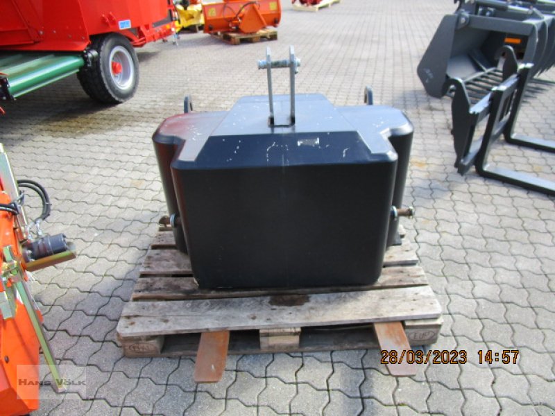 Frontgewicht des Typs Suer 700 kg, Neumaschine in Soyen (Bild 3)