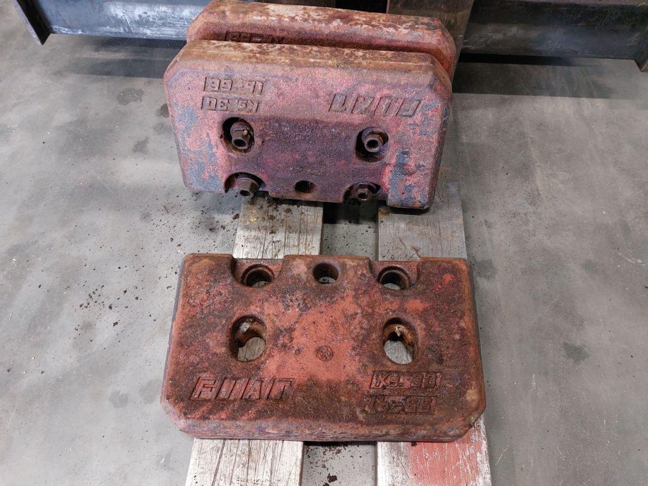 Frontgewicht of the type Valpadana Jupiter 40, Gebrauchtmaschine in Ouderkerk aan den IJssel (Picture 3)