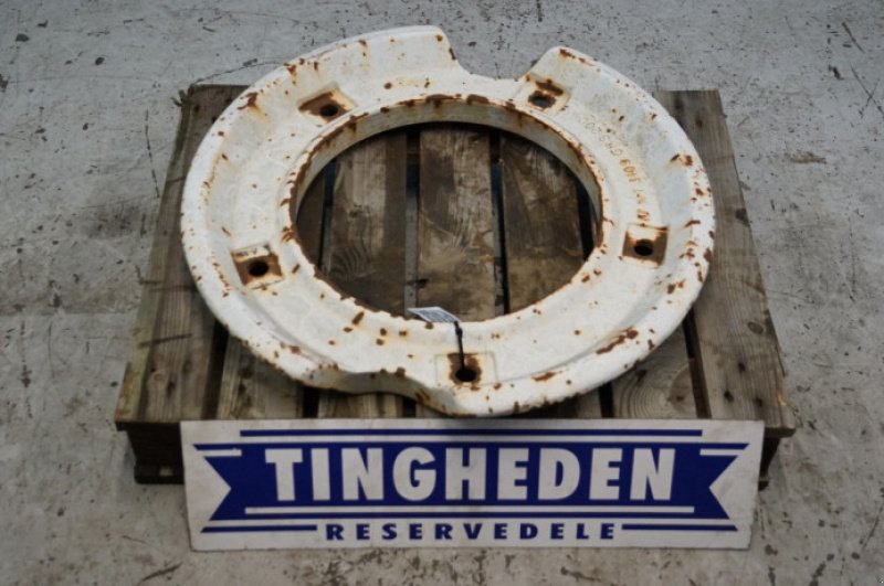 Frontgewicht des Typs Valtra 8550, Gebrauchtmaschine in Hemmet (Bild 1)