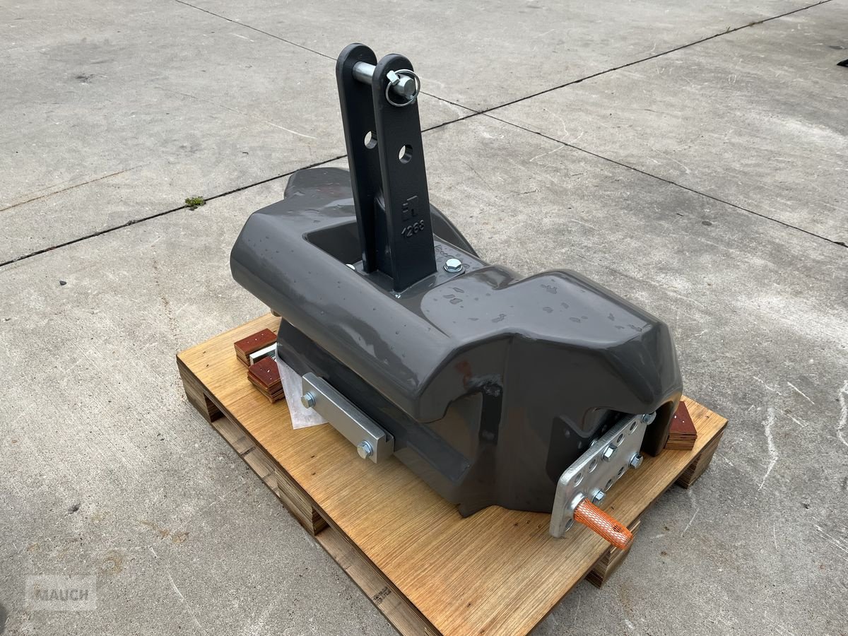 Frontgewicht des Typs Valtra Gussgewicht 600kg, Neumaschine in Burgkirchen (Bild 5)