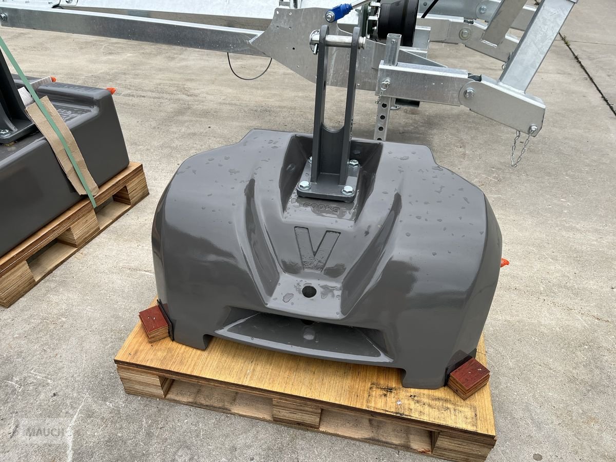 Frontgewicht des Typs Valtra Gussgewicht 600kg, Neumaschine in Burgkirchen (Bild 2)