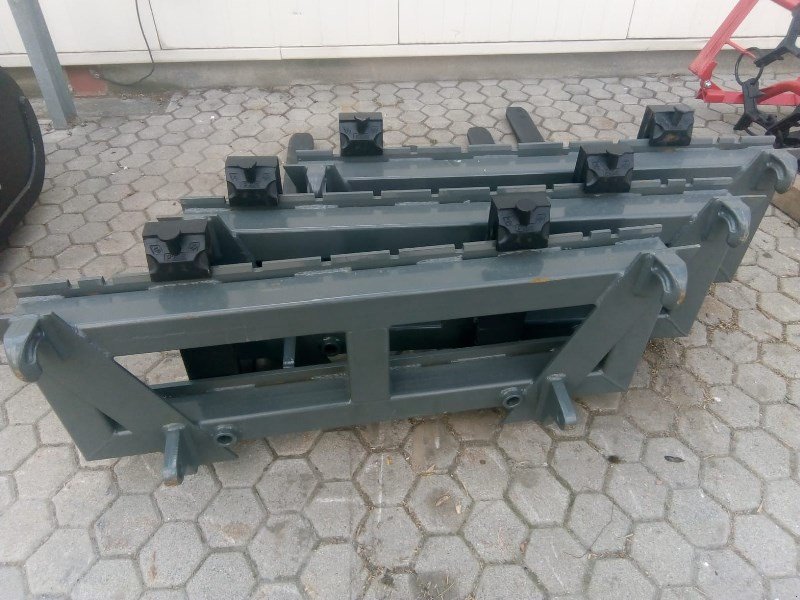 Fronthydraulik & Zapfwelle des Typs Sonstige K052 Palettengabel, Neumaschine in Chur (Bild 2)