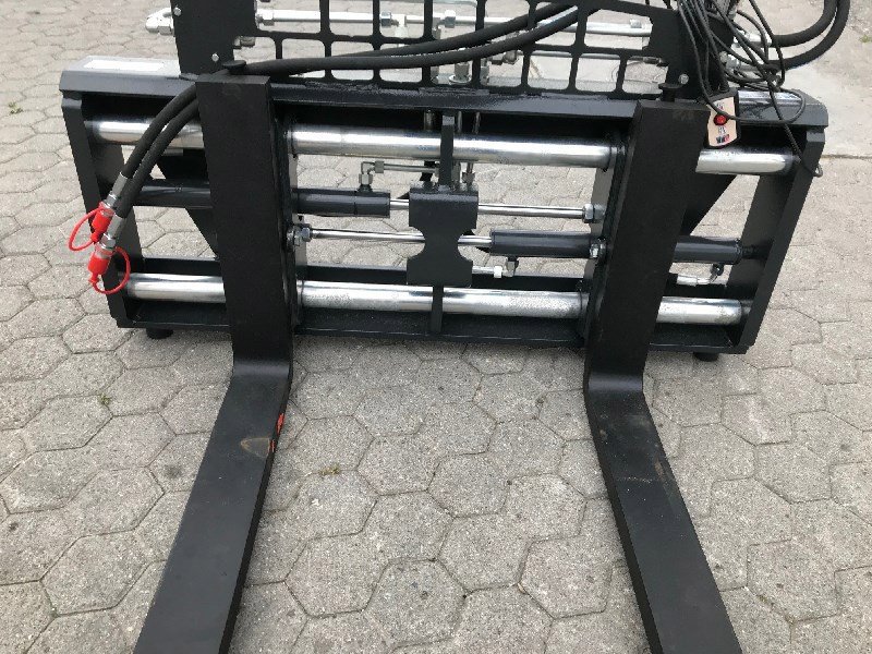 Fronthydraulik & Zapfwelle des Typs Sonstige K373 Palettengabel hydr., Neumaschine in Chur (Bild 4)