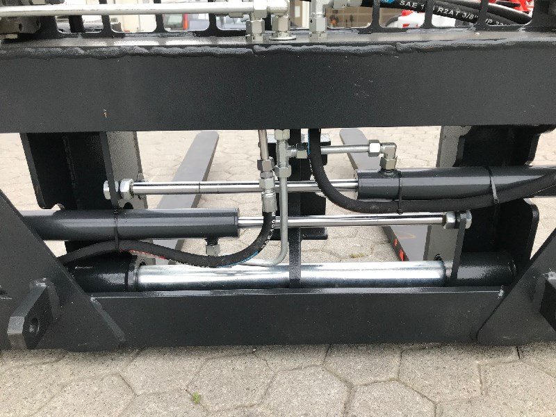 Fronthydraulik & Zapfwelle des Typs Sonstige K373 Palettengabel hydr., Neumaschine in Chur (Bild 3)