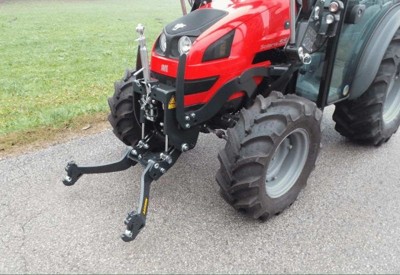 Fronthydraulik des Typs Deutz-Fahr -, Neumaschine in Bathmen (Bild 1)