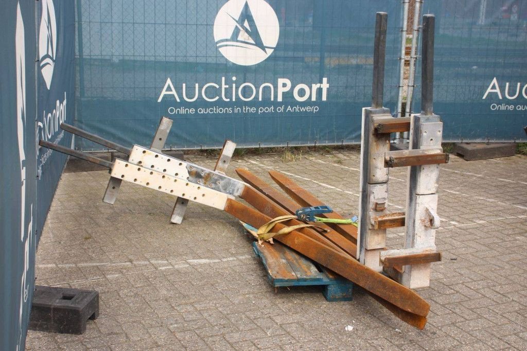 Fronthydraulik du type Hyundai 80D-9, Gebrauchtmaschine en Antwerpen (Photo 9)