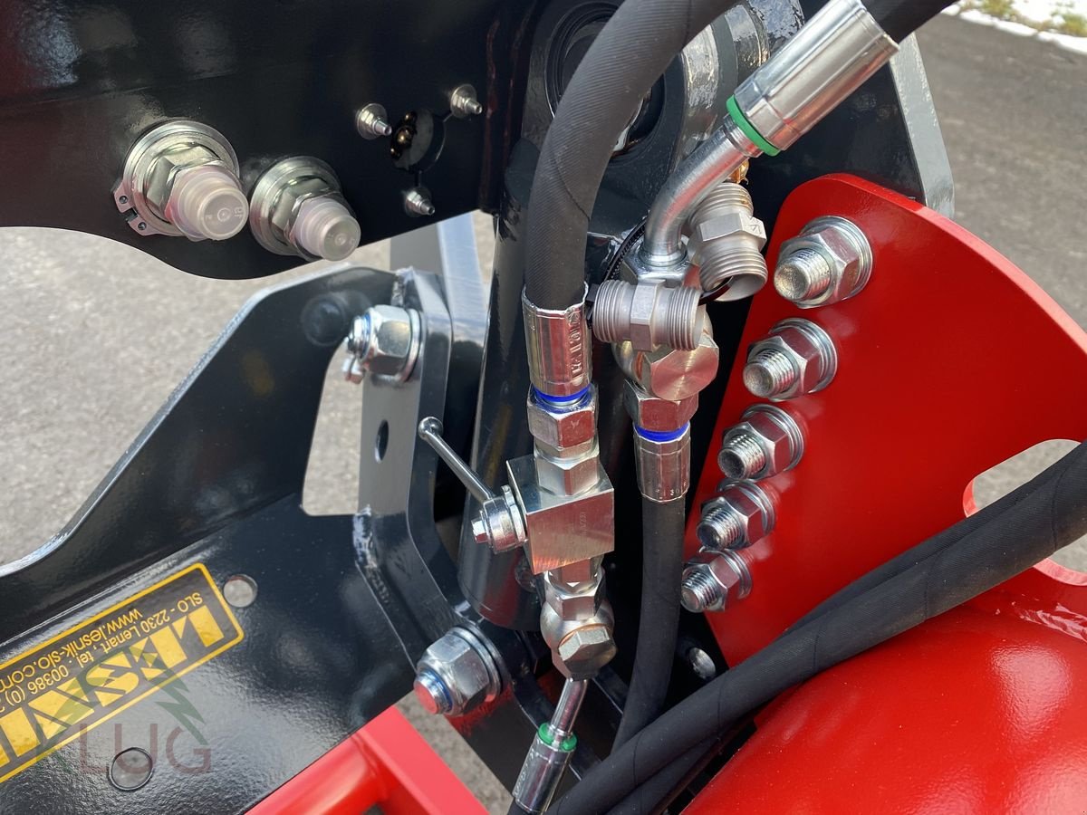 Fronthydraulik des Typs Lesnik SHL S17 Universal, Neumaschine in Pirching am Traubenberg (Bild 21)