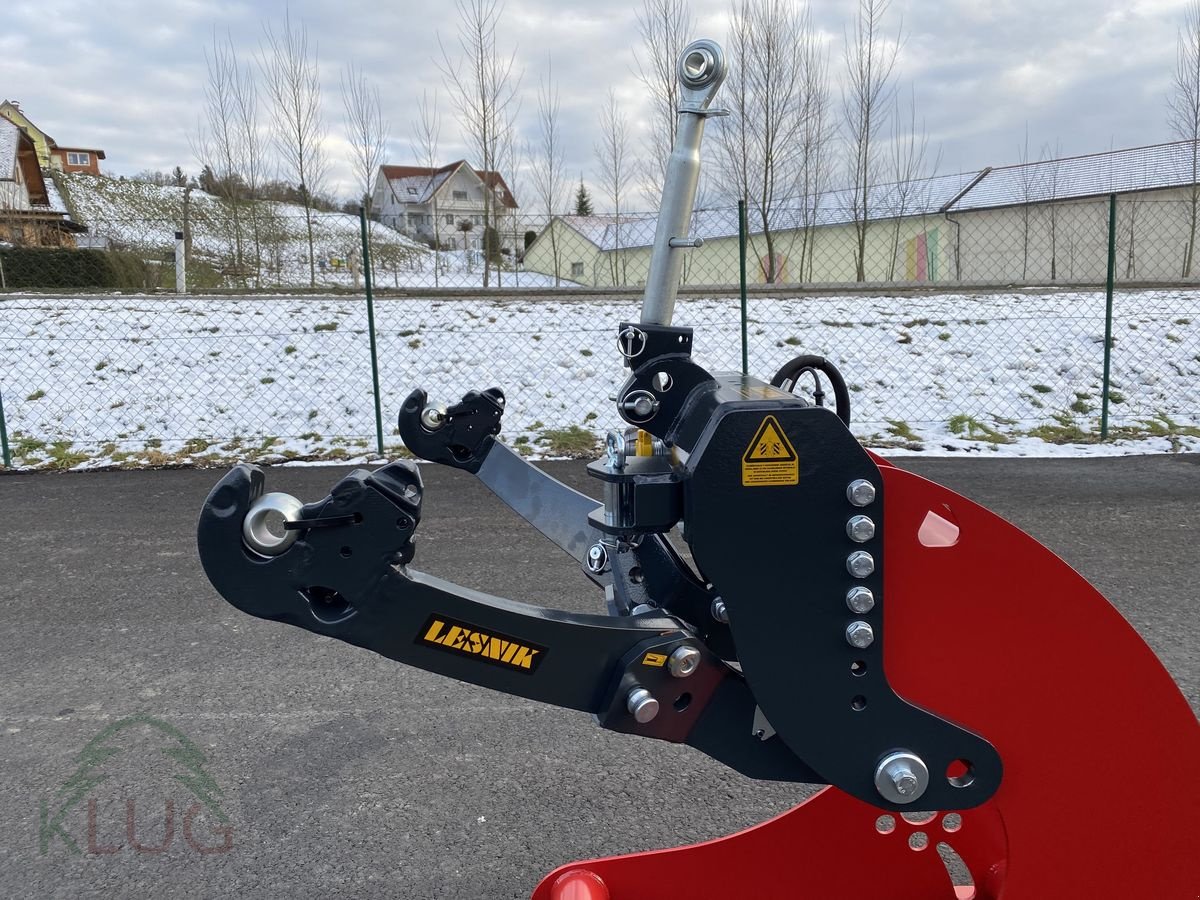 Fronthydraulik des Typs Lesnik SHL S17 Universal, Neumaschine in Pirching am Traubenberg (Bild 16)