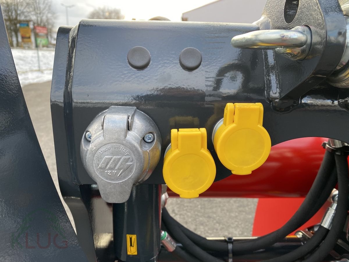 Fronthydraulik des Typs Lesnik SHL S17 Universal, Neumaschine in Pirching am Traubenberg (Bild 12)