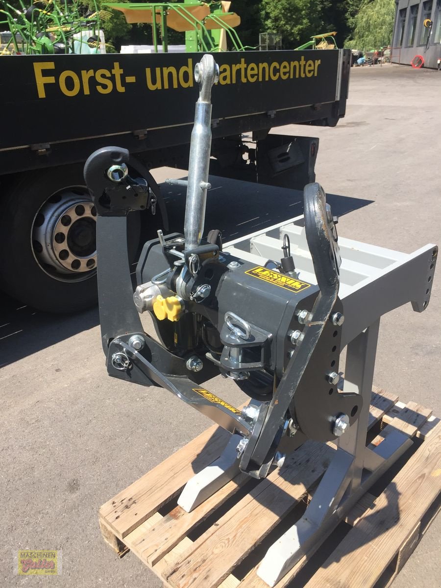 Fronthydraulik des Typs Lesnik SHL S17 Universal, Neumaschine in Kötschach (Bild 2)