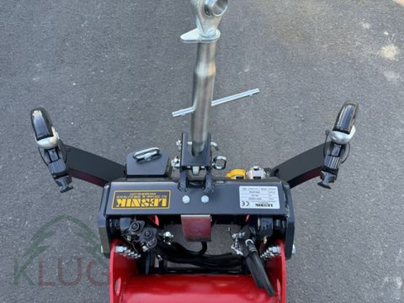 Fronthydraulik des Typs Lesnik SHL S25 Universal, Neumaschine in Pirching am Traubenberg (Bild 29)