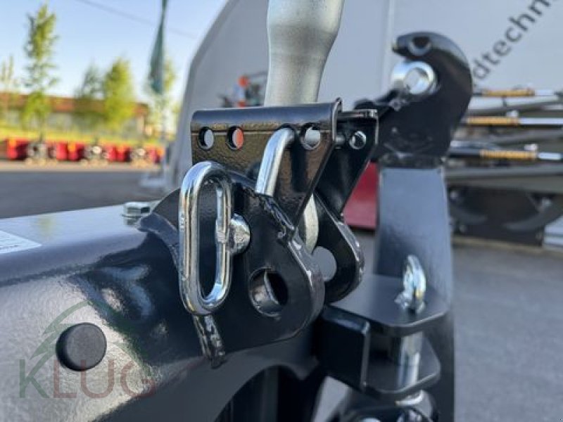 Fronthydraulik des Typs Lesnik SHL S25 Universal, Neumaschine in Pirching am Traubenberg (Bild 27)