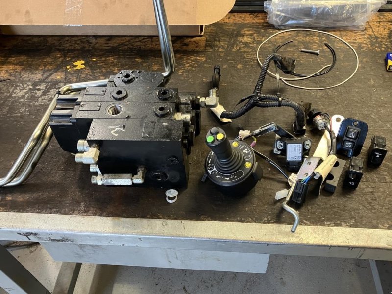 Fronthydraulik typu New Holland MIDT MONTERET VENTIL, Gebrauchtmaschine v Middelfart (Obrázek 1)