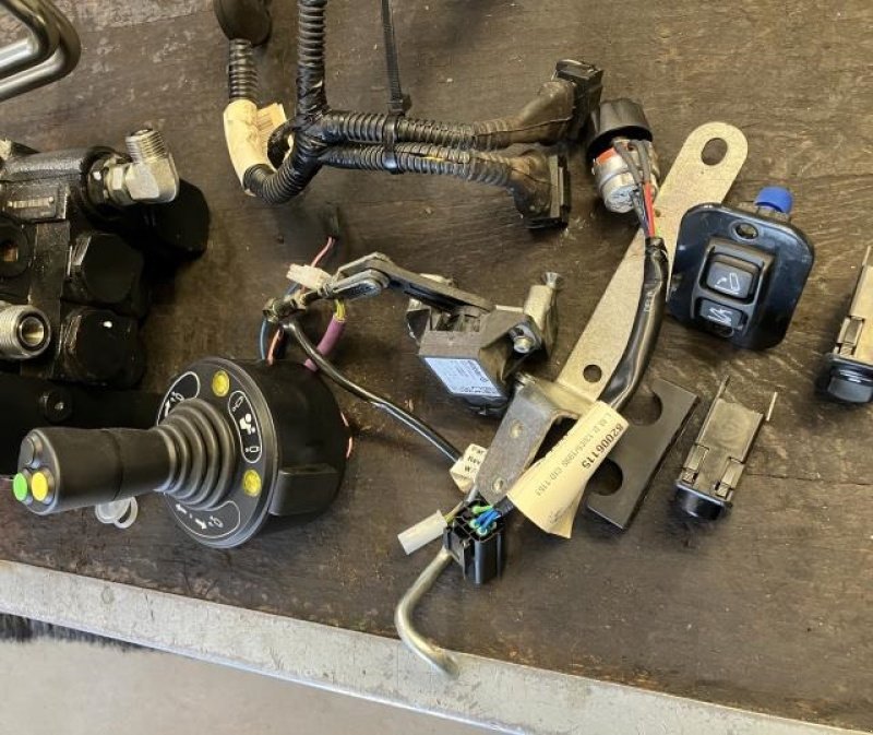 Fronthydraulik des Typs New Holland MIDT MONTERET VENTIL, Gebrauchtmaschine in Middelfart (Bild 3)