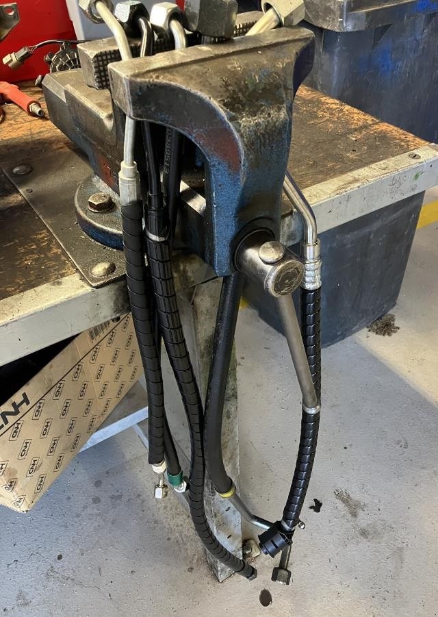 Fronthydraulik des Typs New Holland MIDT MONTERET VENTIL, Gebrauchtmaschine in Middelfart (Bild 4)