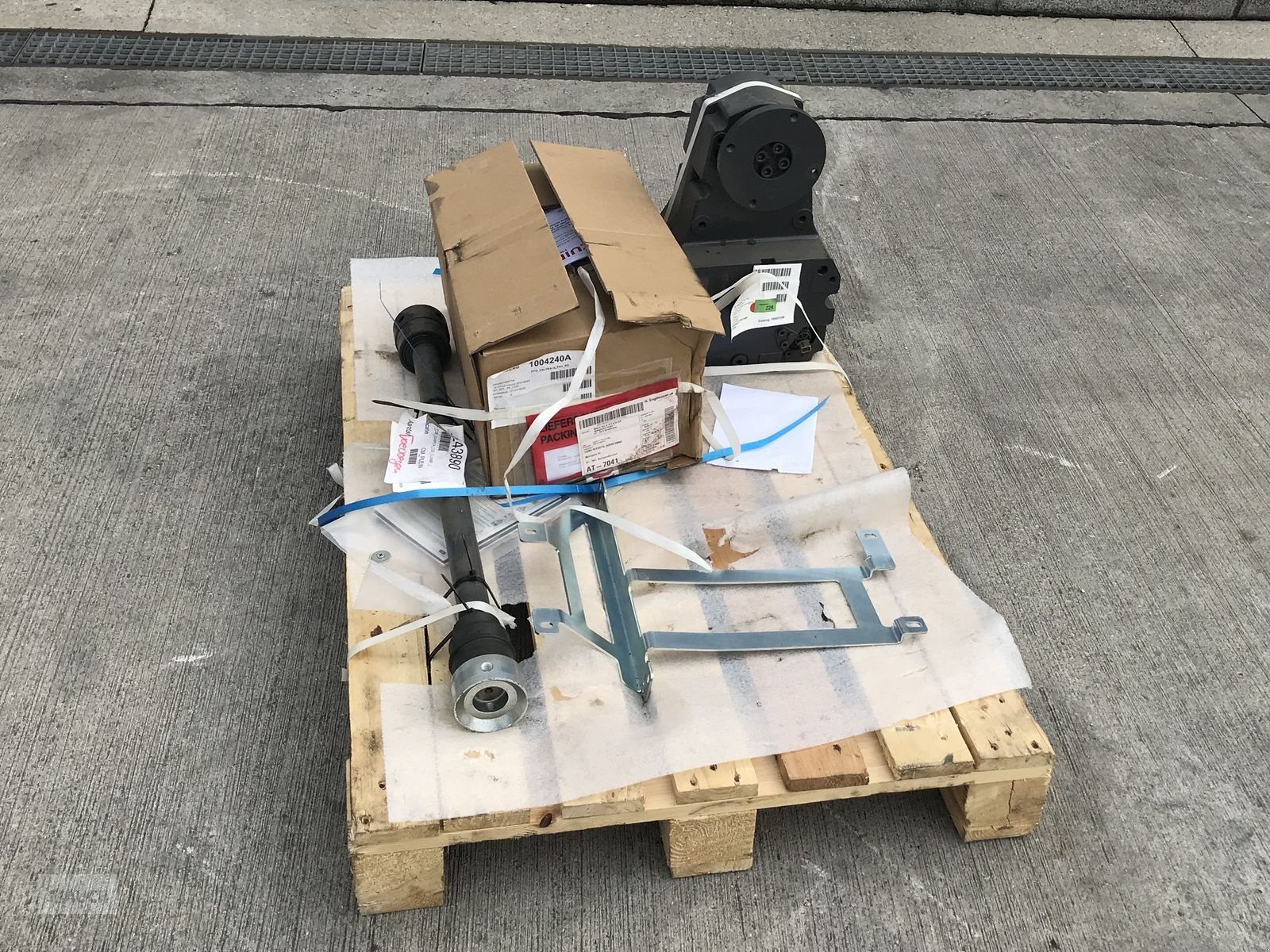 Fronthydraulik του τύπου Zuidberg Frontzapfwelle passend zu Valtra Q305, Neumaschine σε Burgkirchen (Φωτογραφία 4)