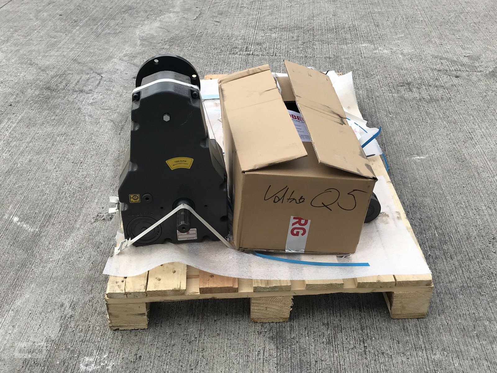 Fronthydraulik του τύπου Zuidberg Frontzapfwelle passend zu Valtra Q305, Neumaschine σε Burgkirchen (Φωτογραφία 2)