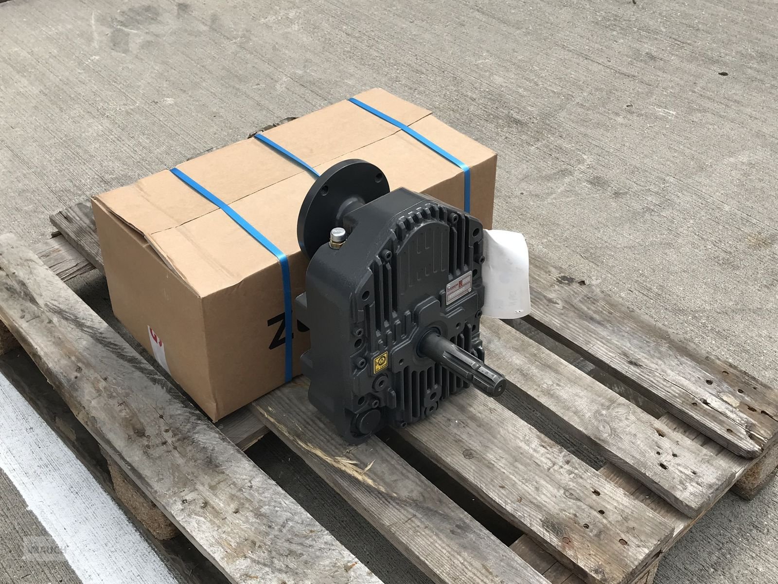 Fronthydraulik typu Zuidberg Frontzapfwelle passend zum Fendt 300 Vario, Neumaschine v Burgkirchen (Obrázek 1)