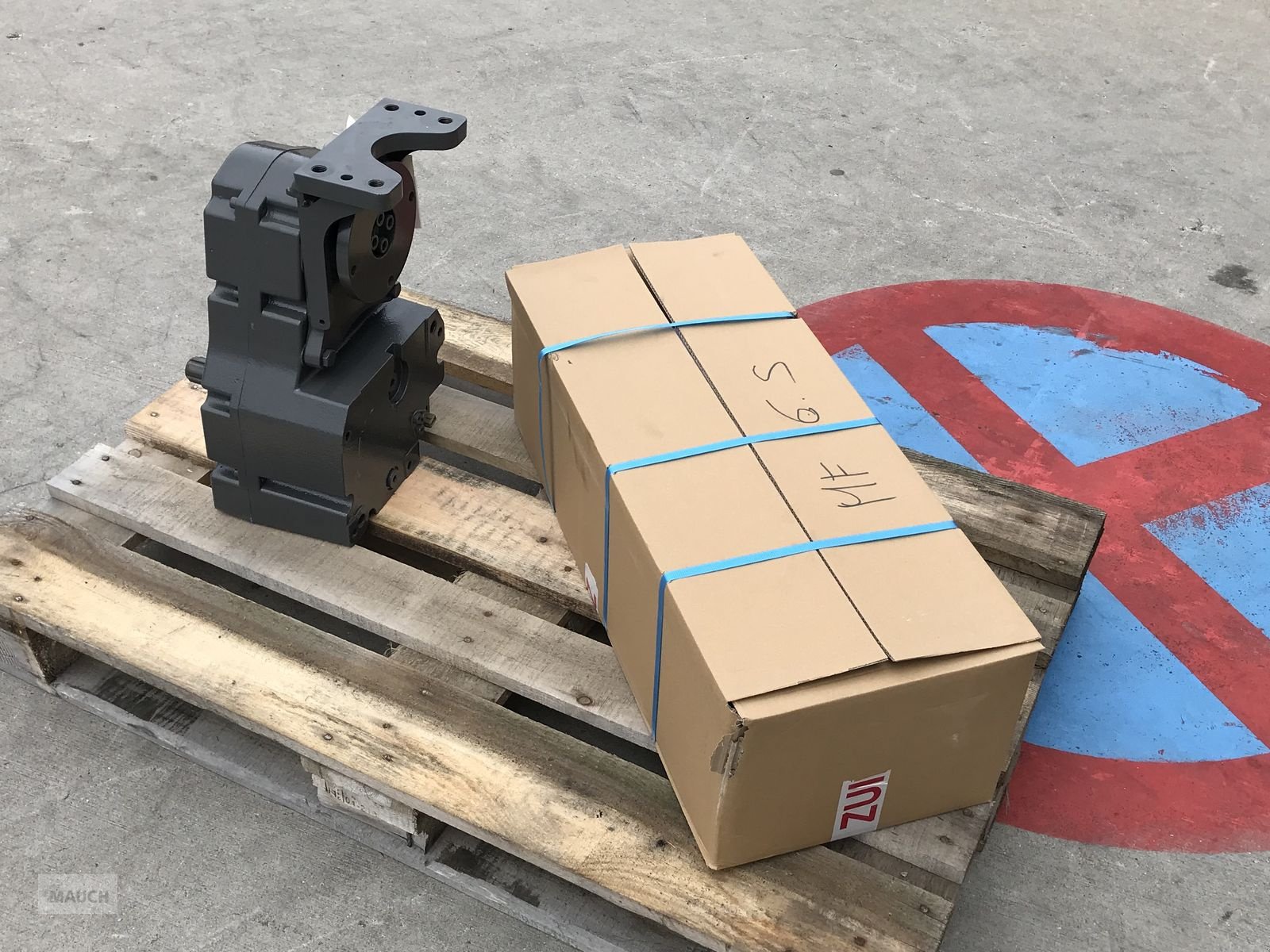 Fronthydraulik of the type Zuidberg Frontzapfwelle zum MF 6S Efficient + Exclusive, Neumaschine in Burgkirchen (Picture 3)