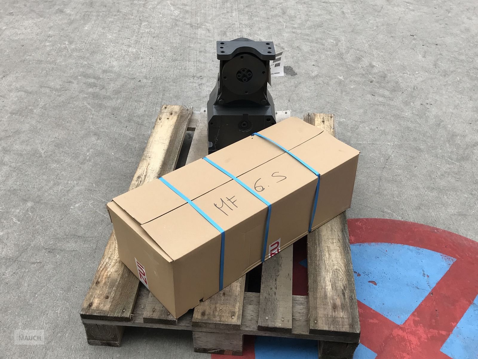 Fronthydraulik of the type Zuidberg Frontzapfwelle zum MF 6S Efficient + Exclusive, Neumaschine in Burgkirchen (Picture 4)