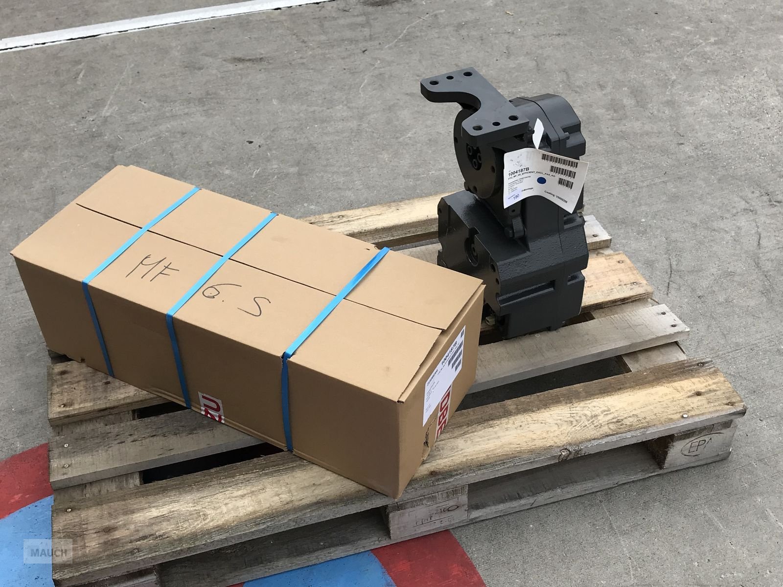 Fronthydraulik of the type Zuidberg Frontzapfwelle zum MF 6S Efficient + Exclusive, Neumaschine in Burgkirchen (Picture 5)