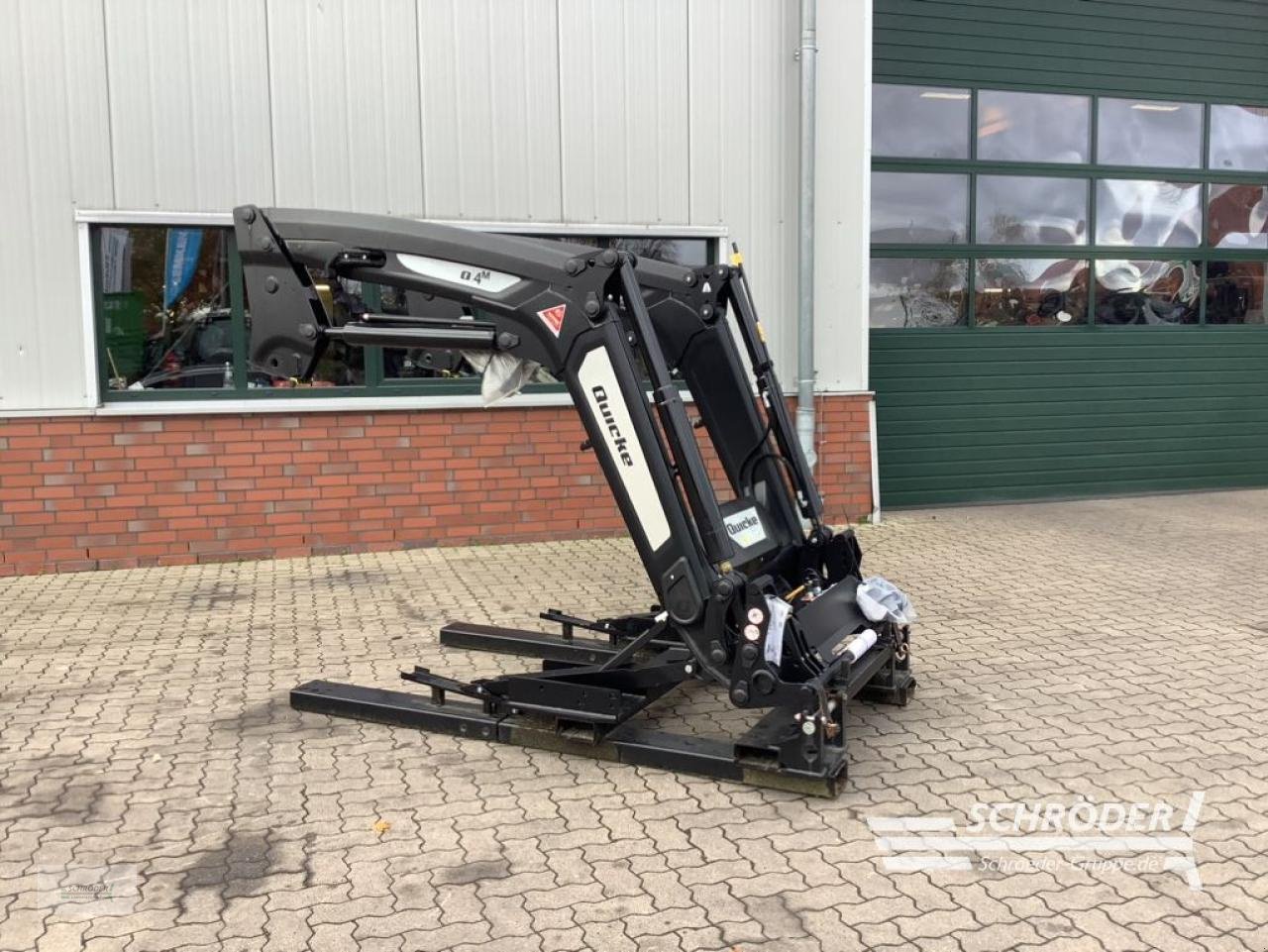 Frontlader of the type Alö Q4 MDM EURO, Neumaschine in Völkersen (Picture 1)