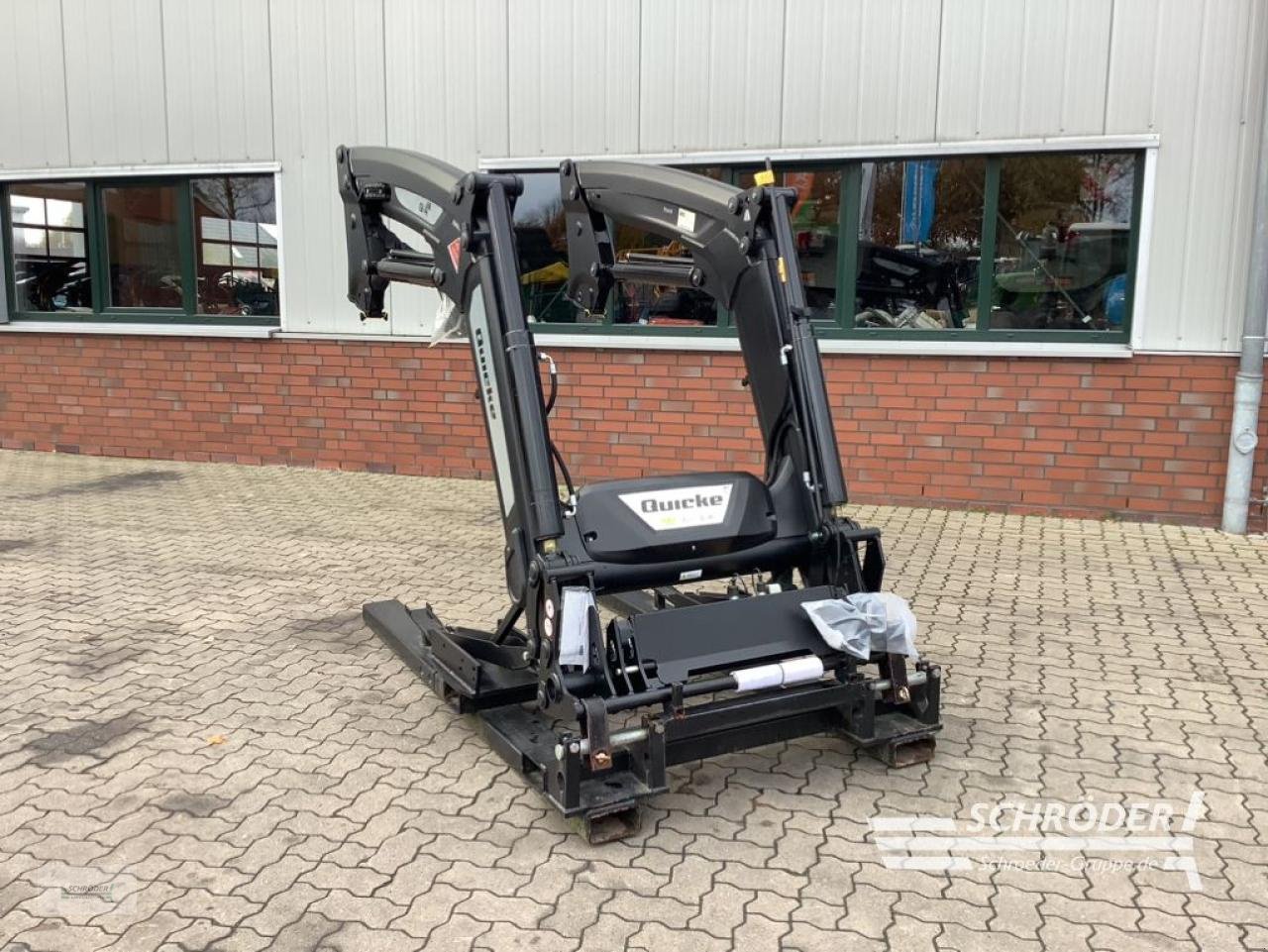 Frontlader of the type Alö Q4 MDM EURO, Neumaschine in Völkersen (Picture 2)