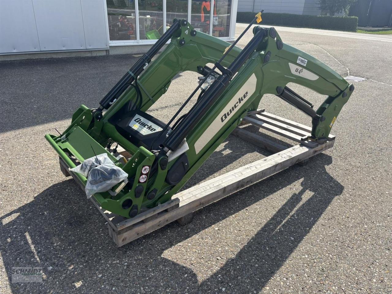 Frontlader of the type Alö Q4S DM-Euro Fendt Nature-Grün, Neumaschine in Herbrechtingen (Picture 3)