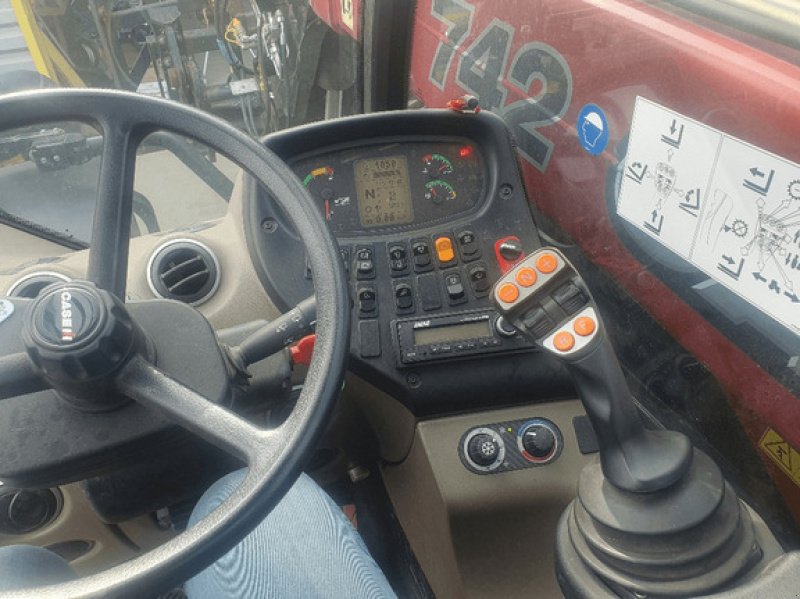 Frontlader of the type Case IH 742, Gebrauchtmaschine in DOMFRONT (Picture 5)
