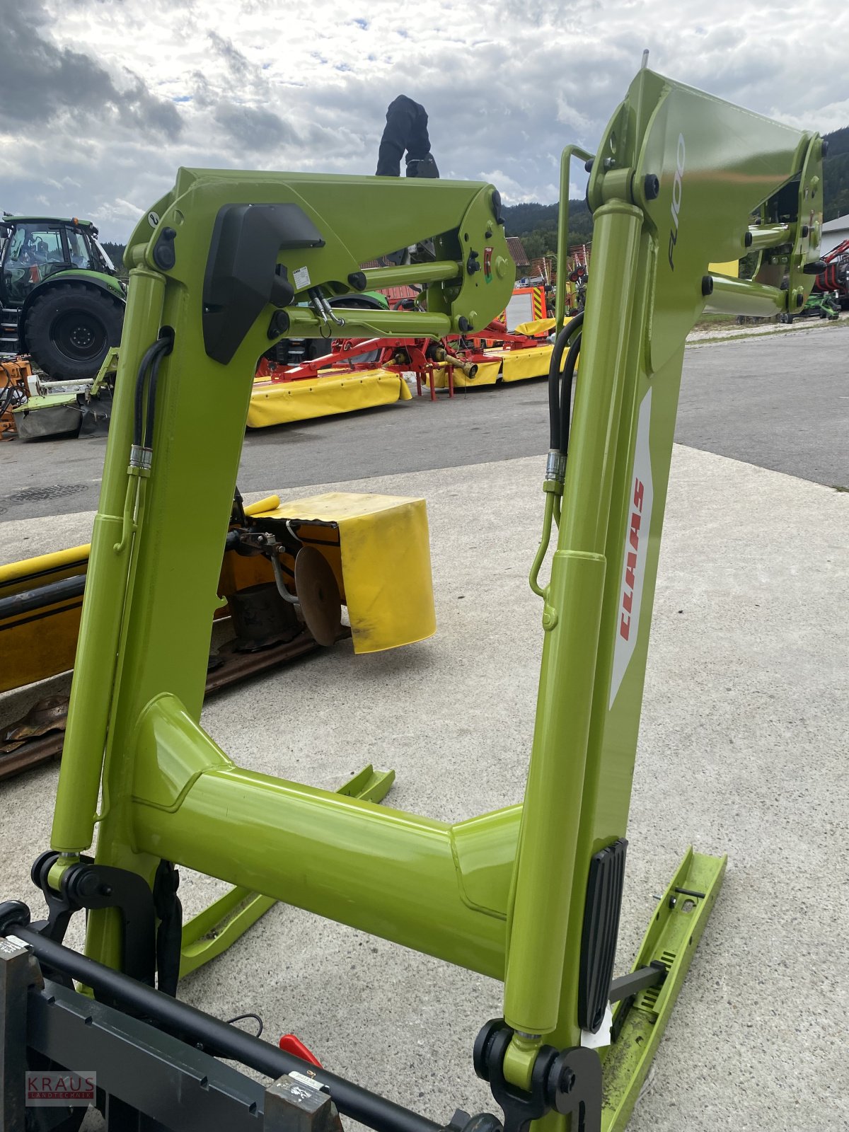 Frontlader of the type CLAAS FL 100, Neumaschine in Geiersthal (Picture 1)