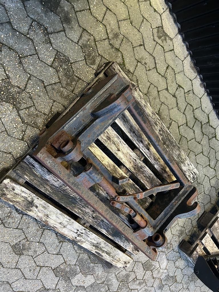 Frontlader des Typs Euro Beslag til påsvejsning, Gebrauchtmaschine in Give (Bild 2)