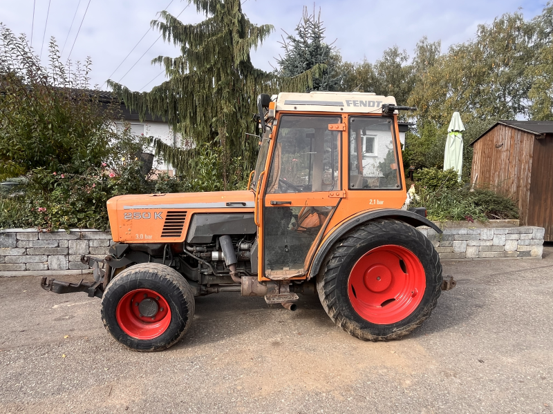 Frontlader of the type Fendt 250, Neumaschine in Langenau (Picture 1)