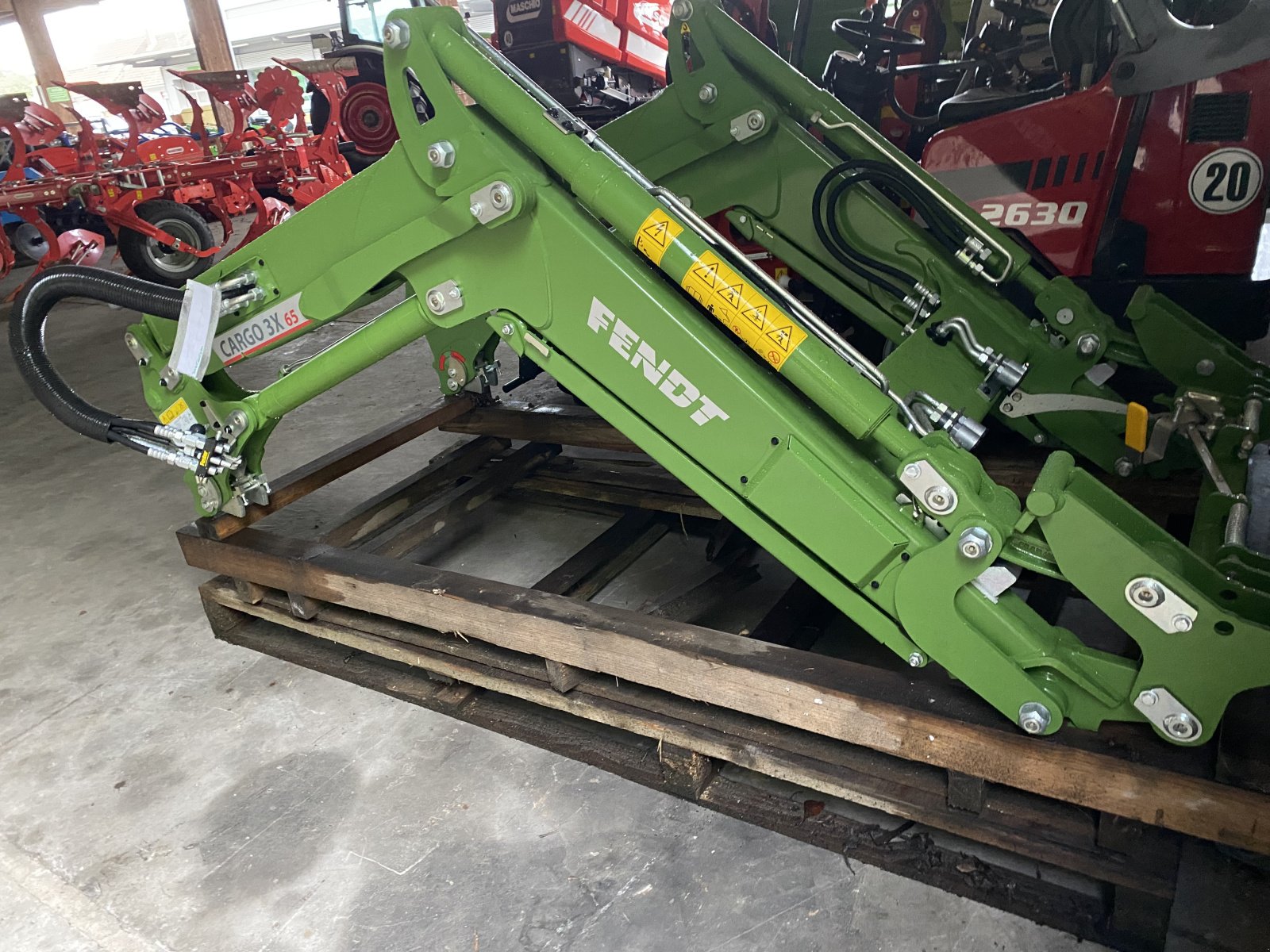 Frontlader des Typs Fendt Cargo 3X 65, Neumaschine in Donaueschingen (Bild 2)