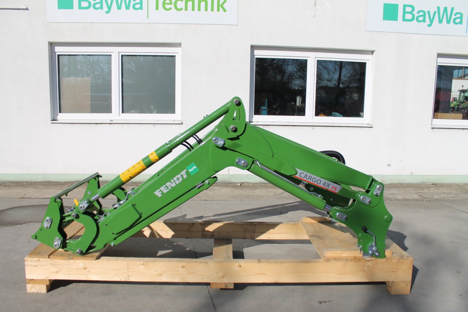 Frontlader van het type Fendt Cargo 4 x 75, Neumaschine in Straubing (Foto 2)