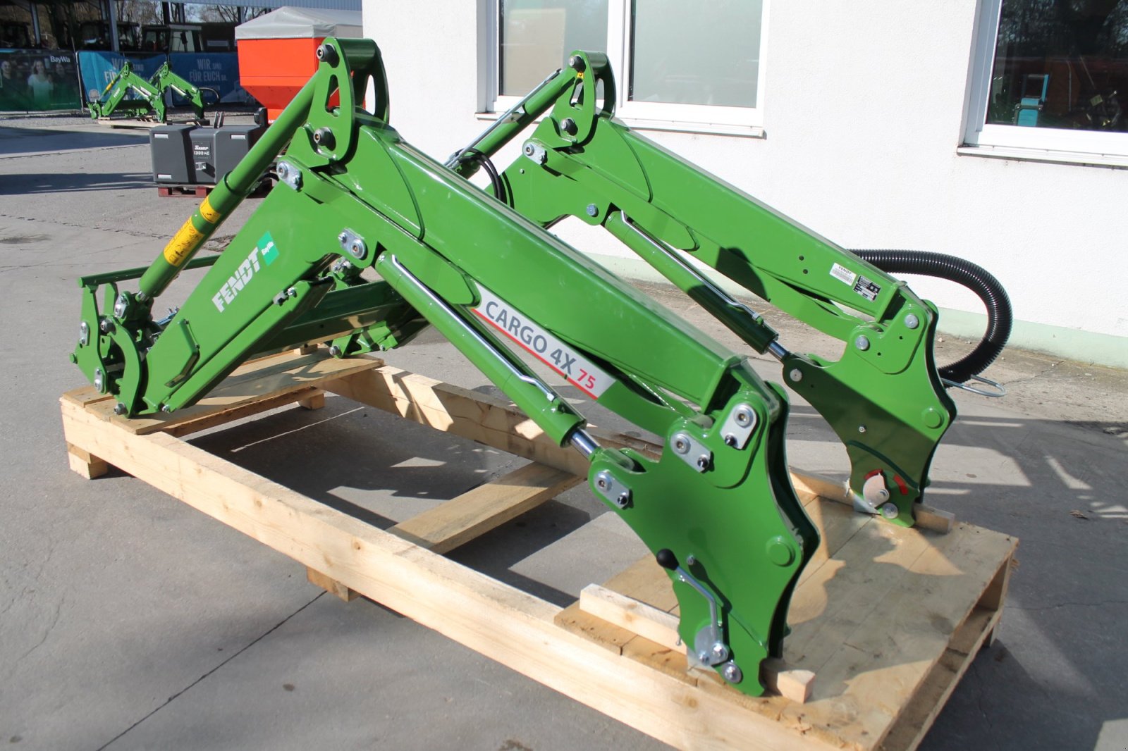 Frontlader van het type Fendt Cargo 4 x 75, Neumaschine in Straubing (Foto 6)