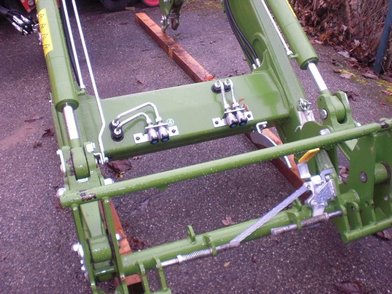 Frontlader des Typs Fendt Cargo 4X75 Compact, Neumaschine in Pocking (Bild 2)